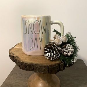 VHTF Rae Dunn SNOW DAY Mug